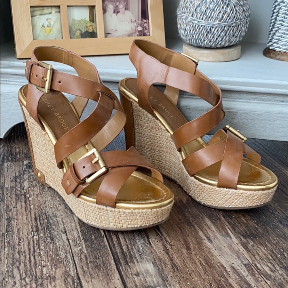 NWOT Audrey Brooke wedges size 6